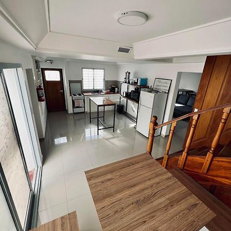 Black Star Art Hostel เนวเก็น ภายนอก รูปภาพ