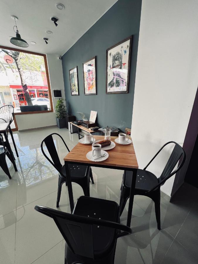 Black Star Art Hostel เนวเก็น ภายนอก รูปภาพ