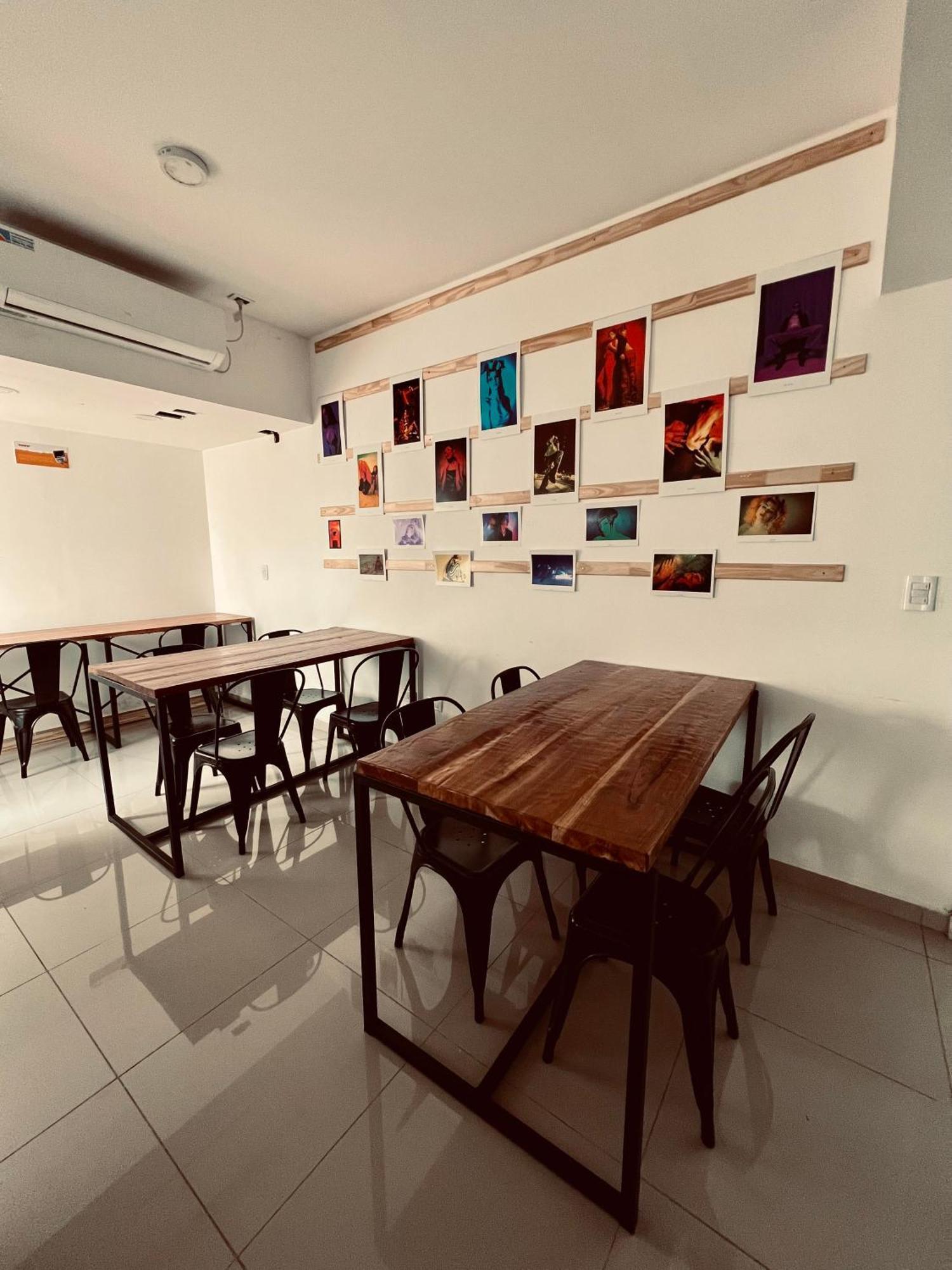 Black Star Art Hostel เนวเก็น ภายนอก รูปภาพ