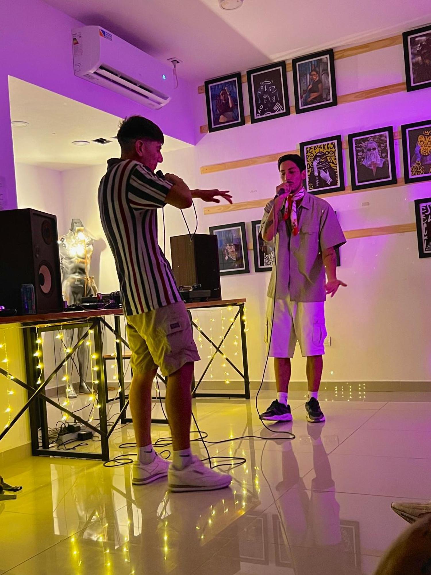 Black Star Art Hostel เนวเก็น ภายนอก รูปภาพ
