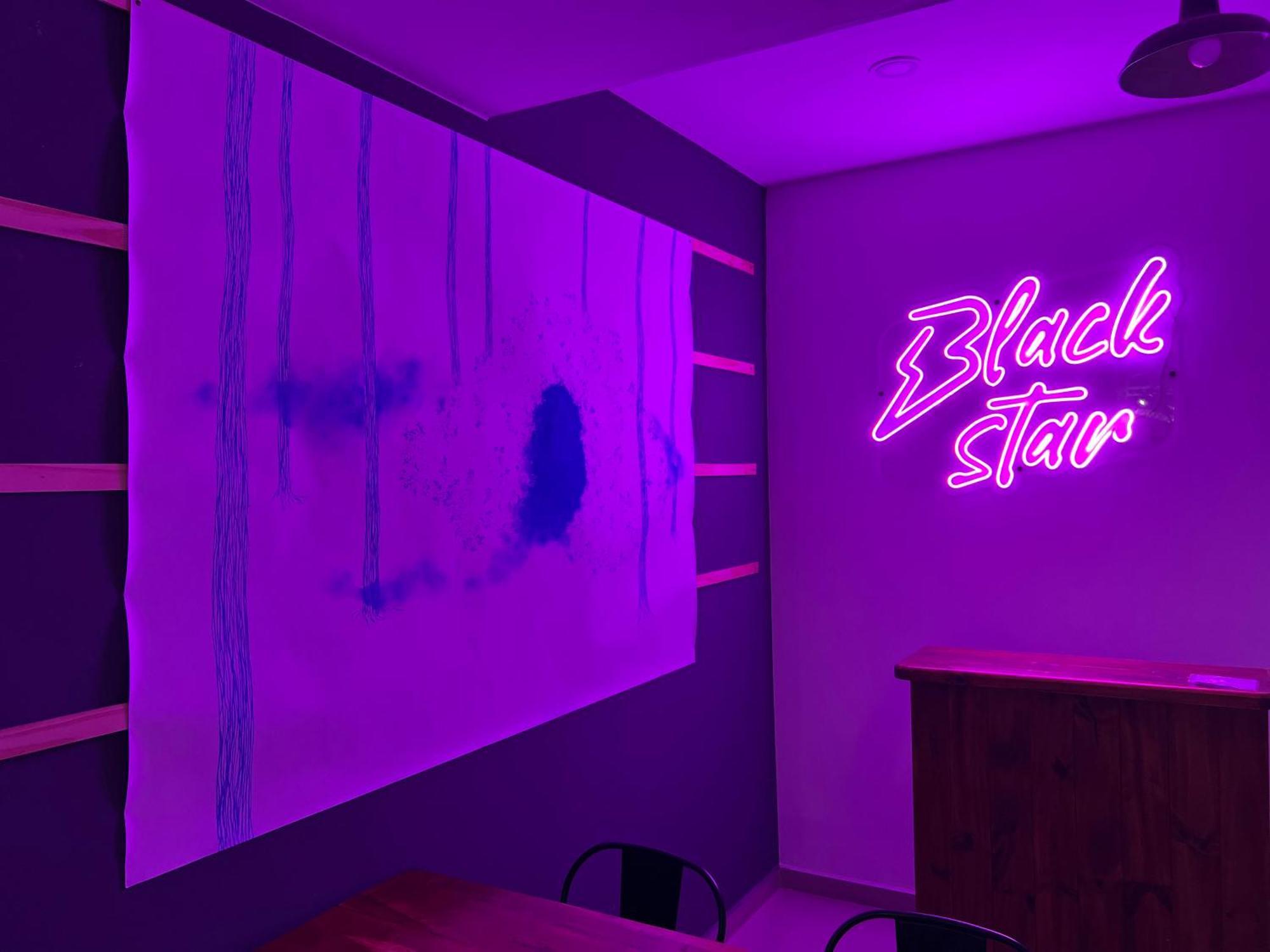 Black Star Art Hostel เนวเก็น ภายนอก รูปภาพ